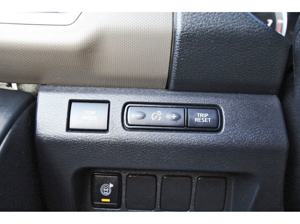 Used 2022 Nissan Frontier SV w/ Technology Package image 18