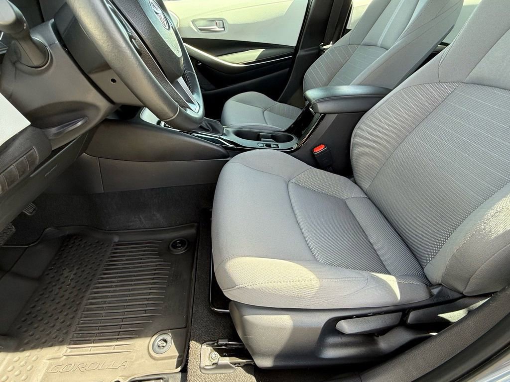 Used 2025 Toyota Corolla SE image 15