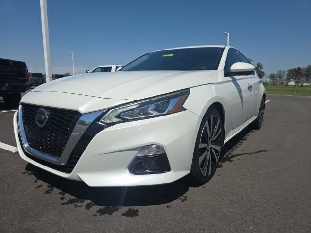 Used 2020 Nissan Altima 2.0 Platinum FWD image 2