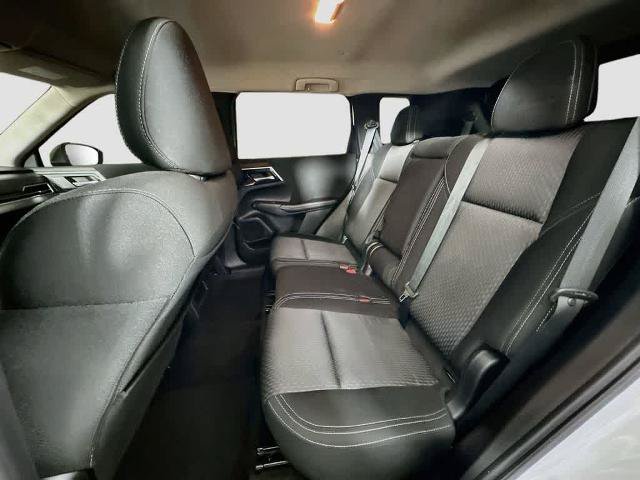 Used 2024 Mitsubishi Outlander ES FWD image 13