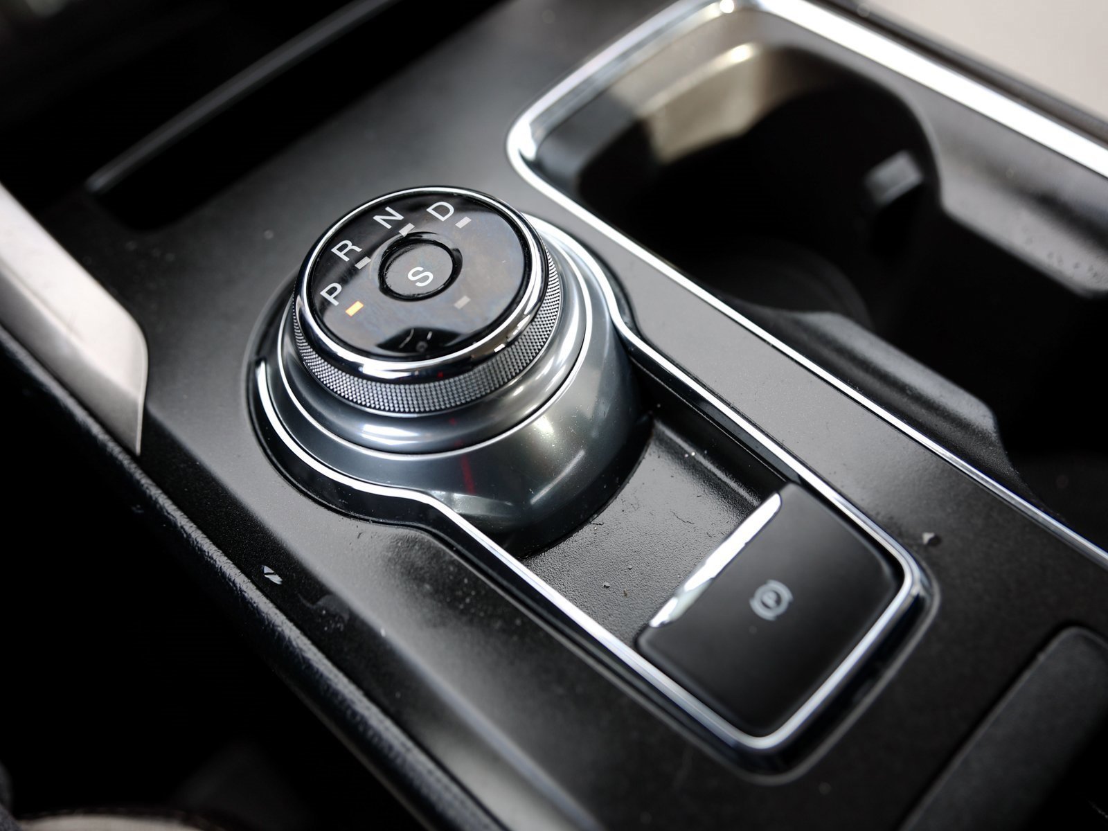 Certified 2019 Ford Fusion SE w/ Equipment Group 151A image 28