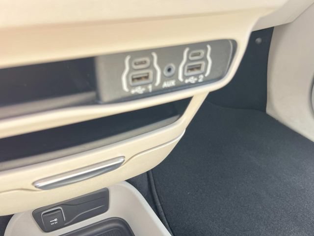 Used 2023 Chrysler Pacifica Touring-L FWD image 35