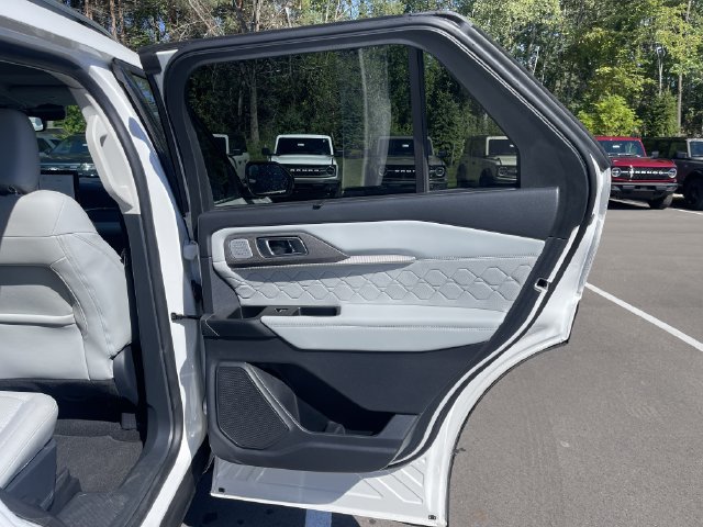 Certified 2025 Ford Explorer Platinum w/ Ultimate Package AWD/4WD image 16