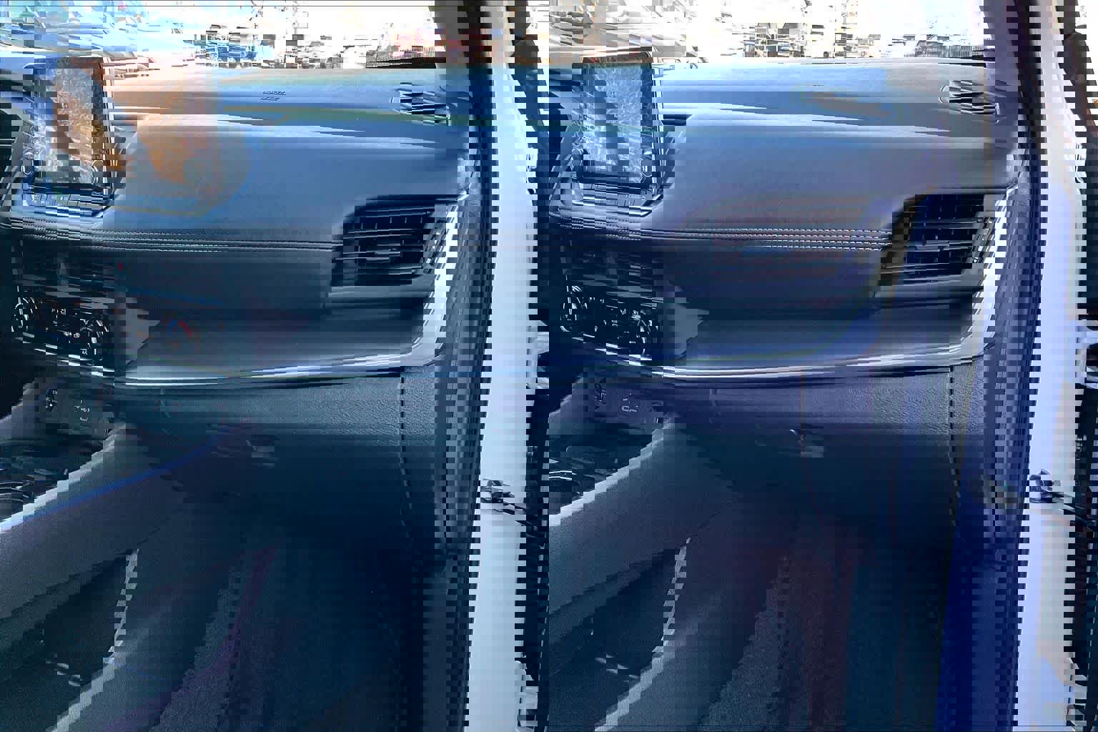 Used 2024 Nissan Rogue S image 19