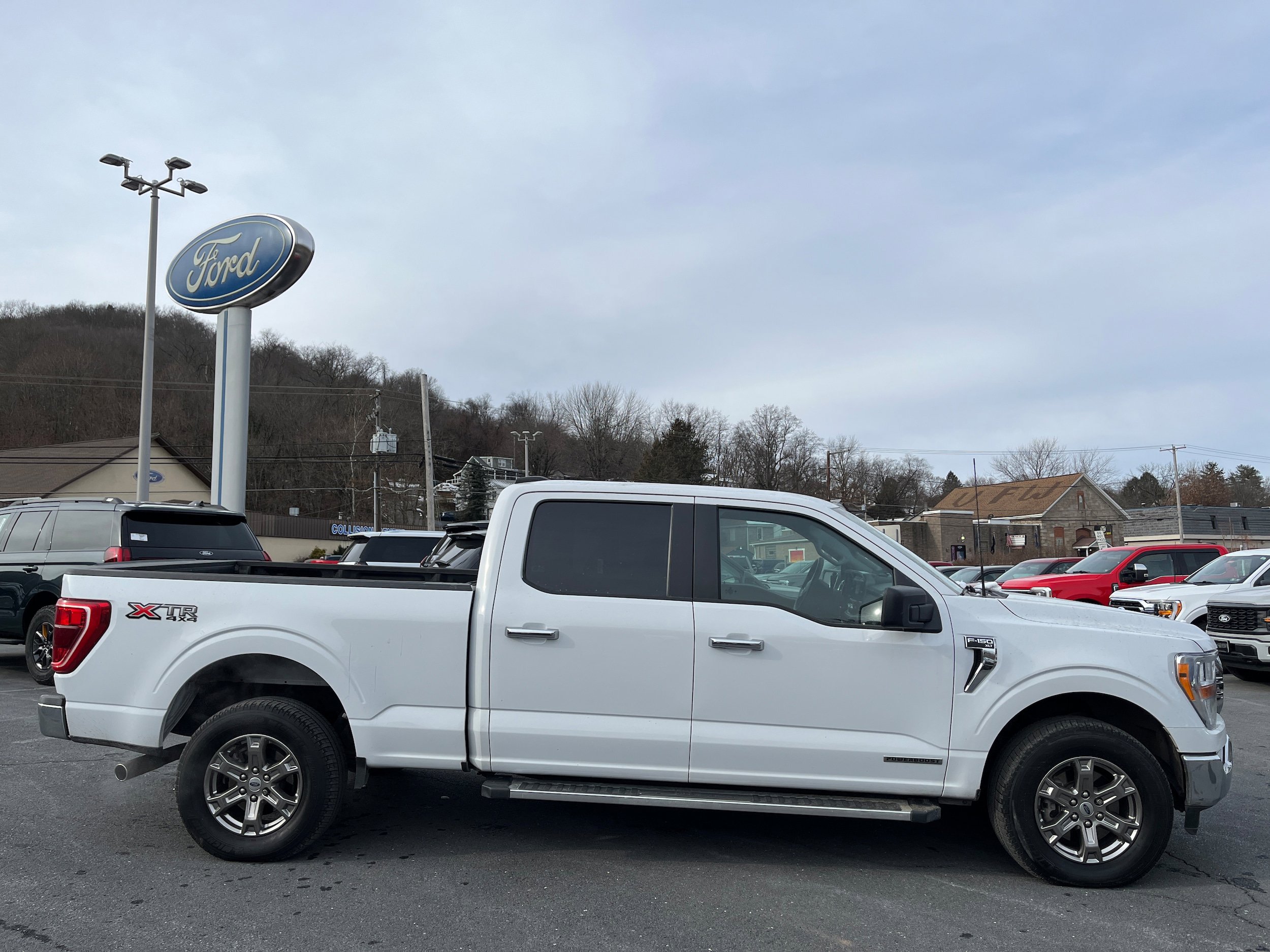 Certified 2022 Ford F150 XLT w/ XTR Package AWD/4WD image 4
