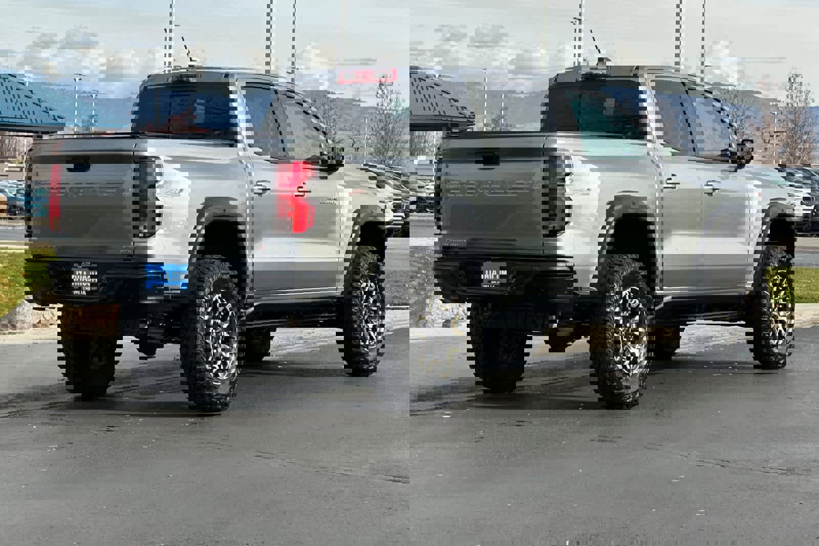 Used 2024 Chevrolet Colorado ZR2 w/ ZR2 Convenience Package III image 2