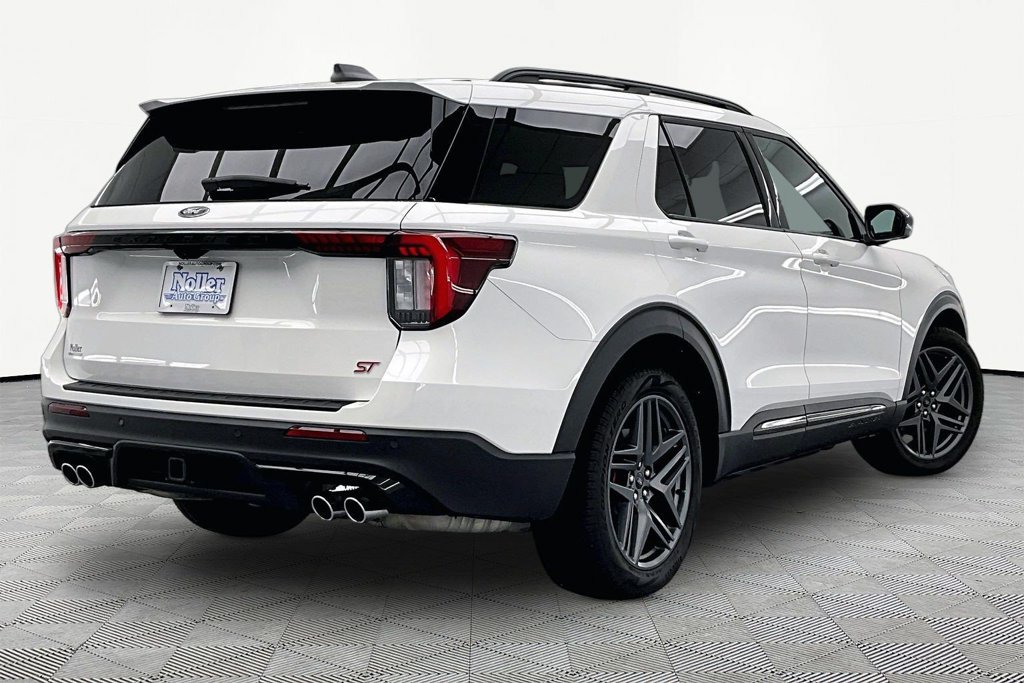 Certified 2025 Ford Explorer ST AWD/4WD image 2