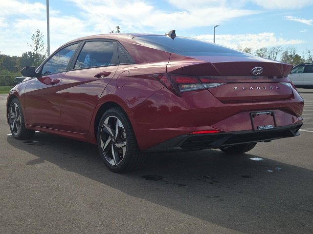 Used 2023 Hyundai Elantra SEL w/ Convenience Package FWD image 10