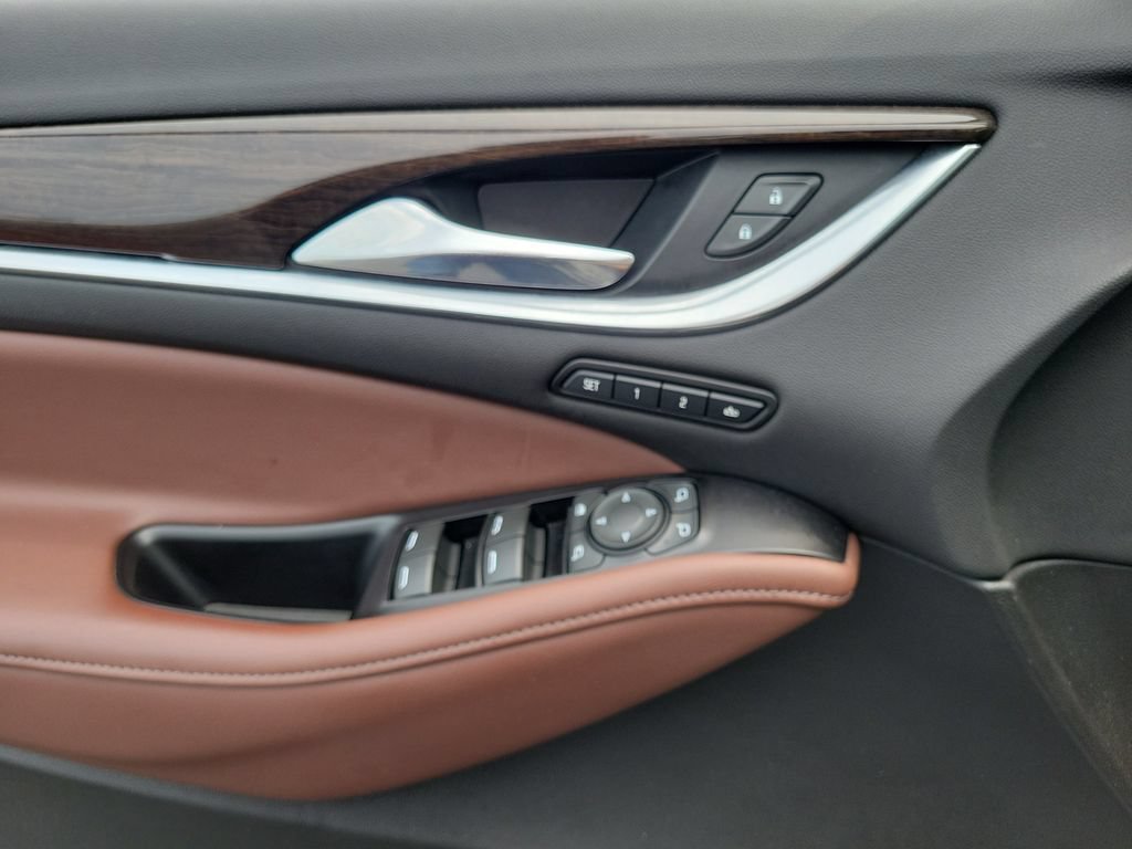 Used 2018 Buick Enclave Avenir w/ Avenir Technology Package AWD/4WD image 20