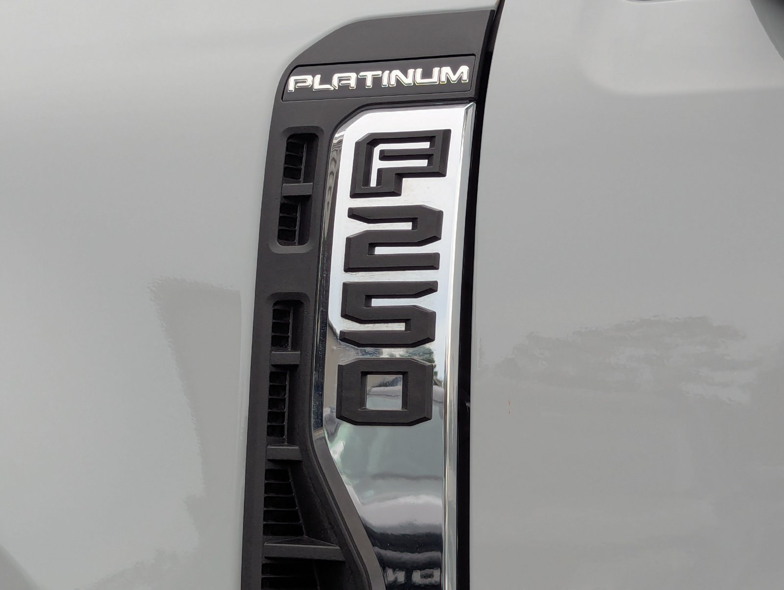 Certified 2026 Ford F250 Platinum w/ Platinum Plus Package AWD/4WD image 13