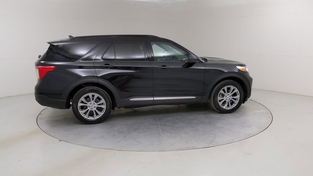 Certified 2023 Ford Explorer XLT w/ Equipment Group 202A image 14