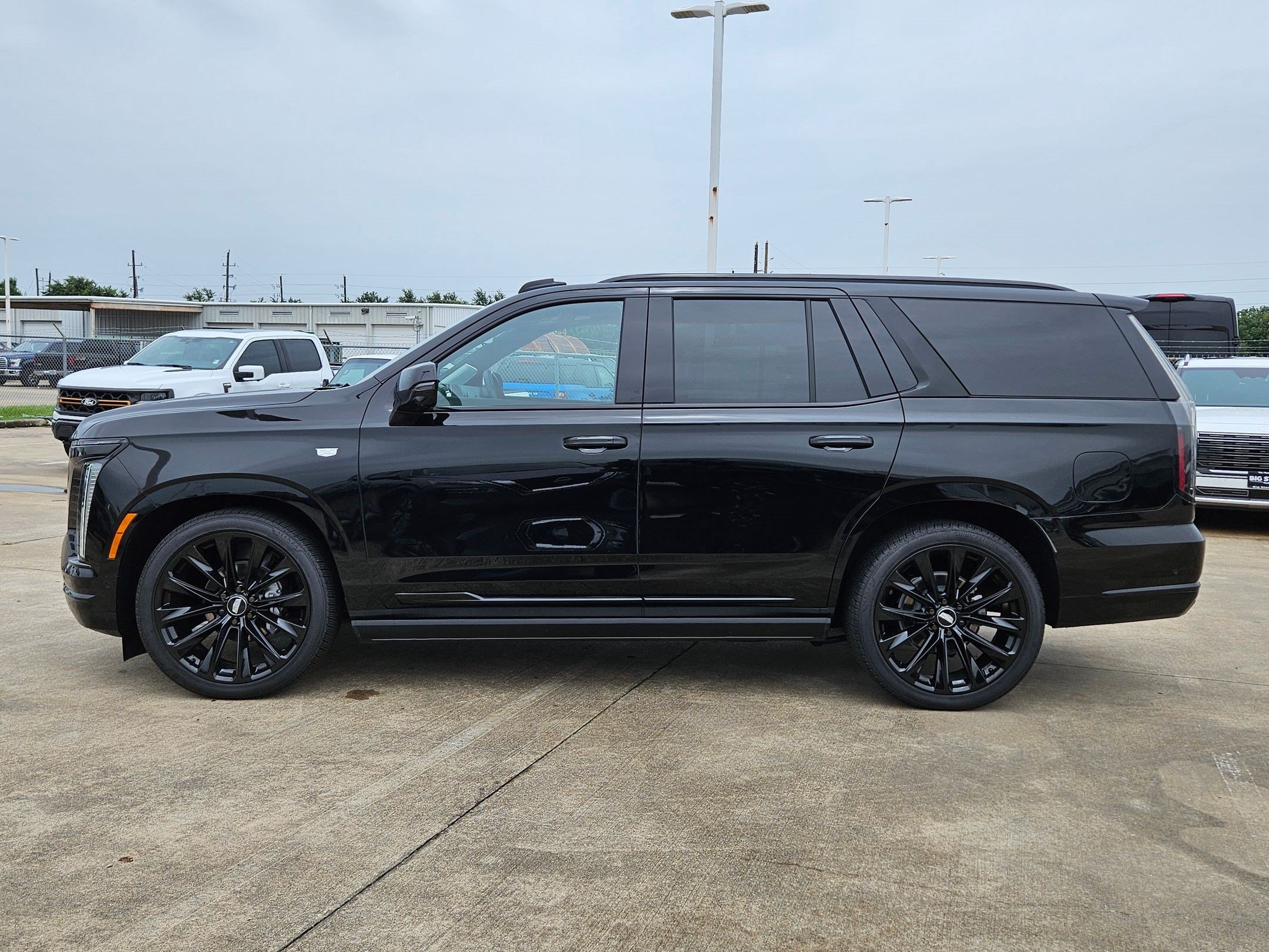 Used 2026 Cadillac Escalade Platinum Sport w/ LPO, ONYX Package AWD/4WD image 9