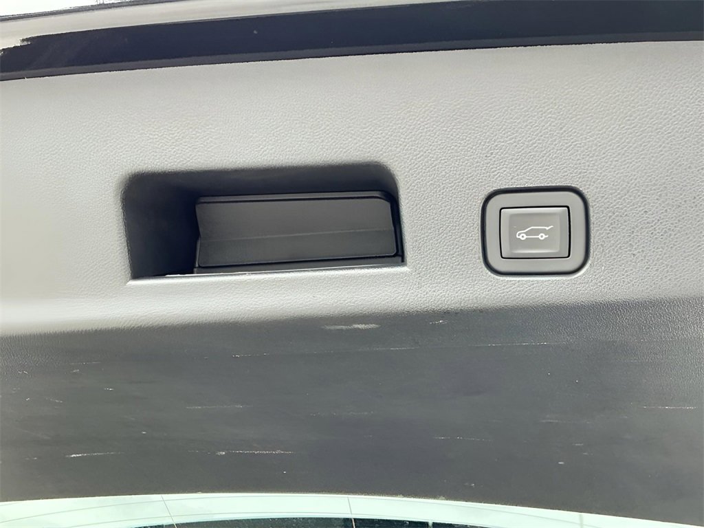 Used 2025 GMC Acadia Elevation image 22