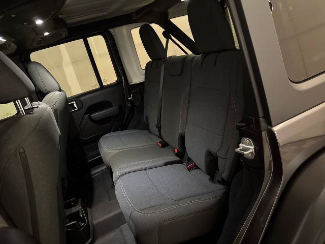 Used 2025 Jeep Wrangler Unlimited Sport AWD/4WD image 30