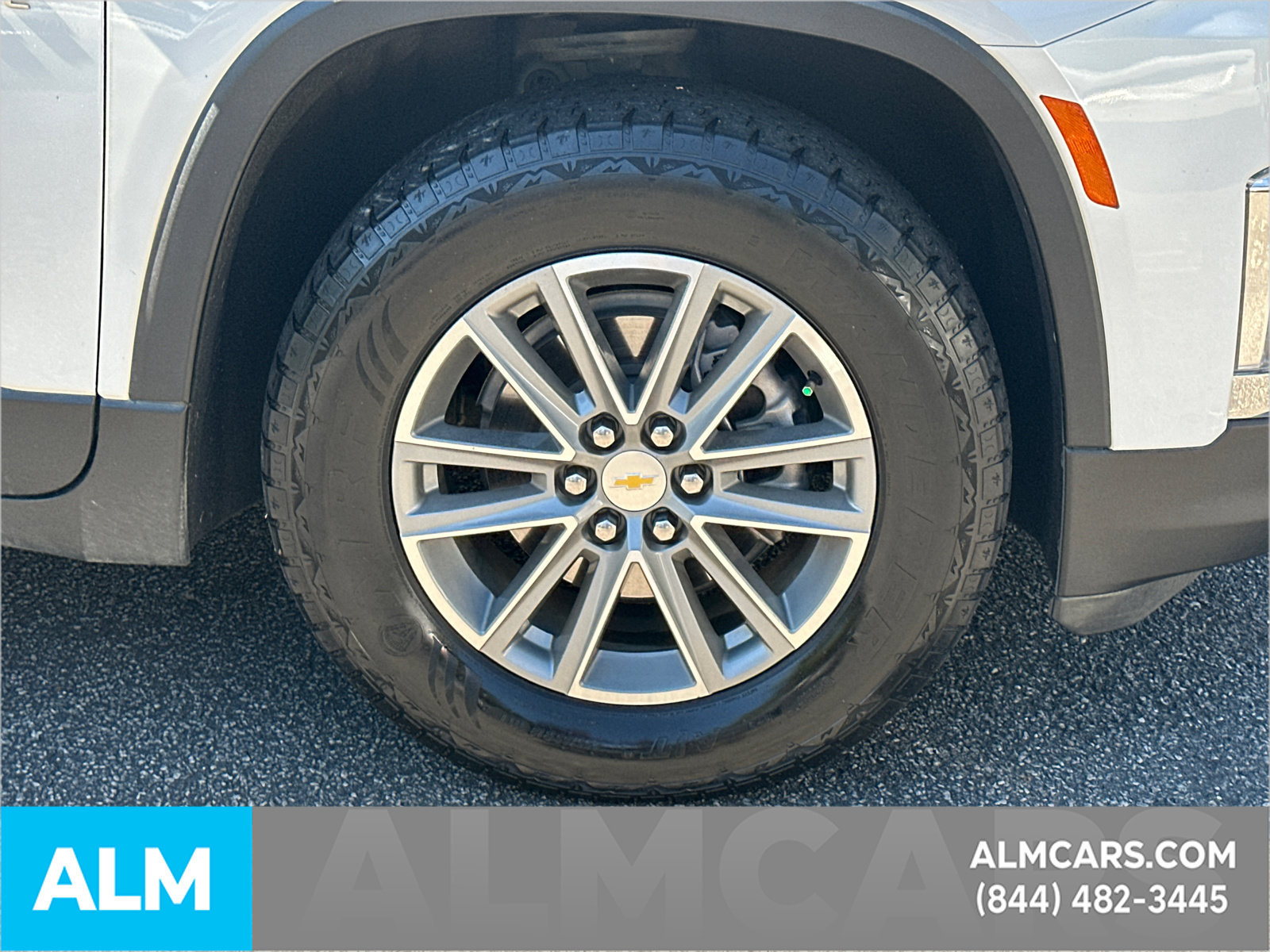 Used 2023 Chevrolet Traverse LT FWD image 14