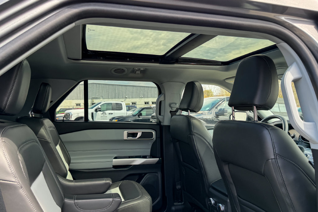Certified 2022 Ford Explorer XLT w/ Equipment Group 202A AWD/4WD image 15