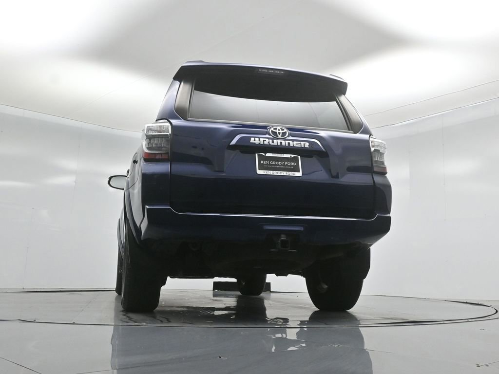 Used 2022 Toyota 4Runner SR5 Premium w/ Moonroof Package AWD/4WD image 17