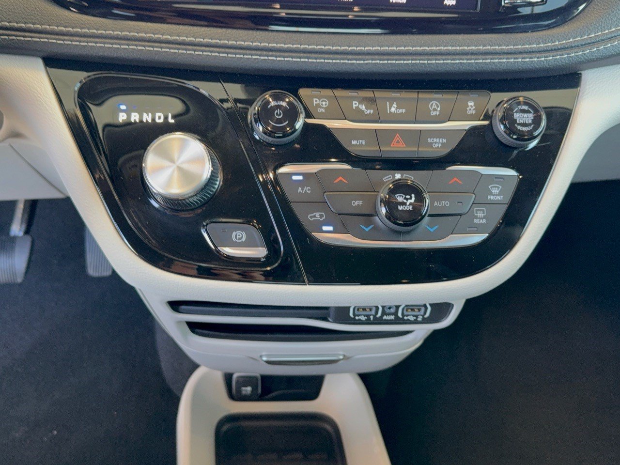 Used 2023 Chrysler Pacifica Touring-L FWD image 22