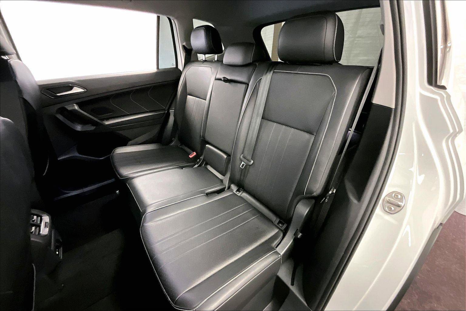 Used 2022 Volkswagen Tiguan SE image 25