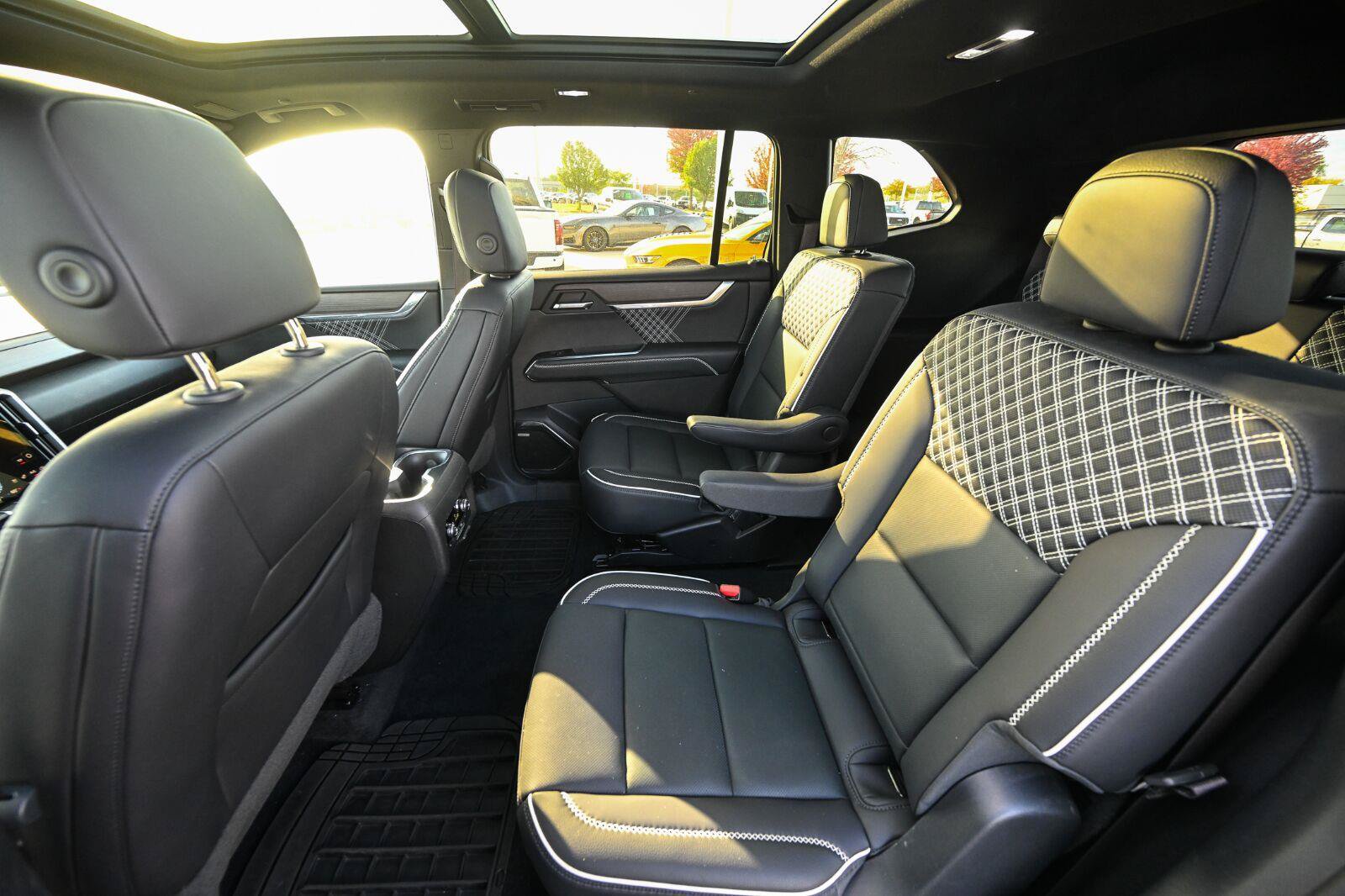 Used 2024 GMC Acadia Denali AWD/4WD image 46