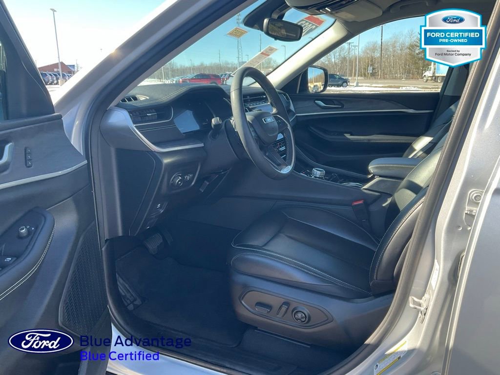 Used 2023 Jeep Grand Cherokee Limited AWD/4WD image 17