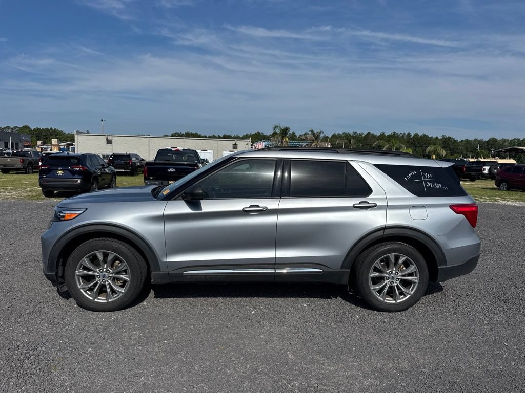 Certified 2022 Ford Explorer XLT w/ Equipment Group 202A RWD image 2