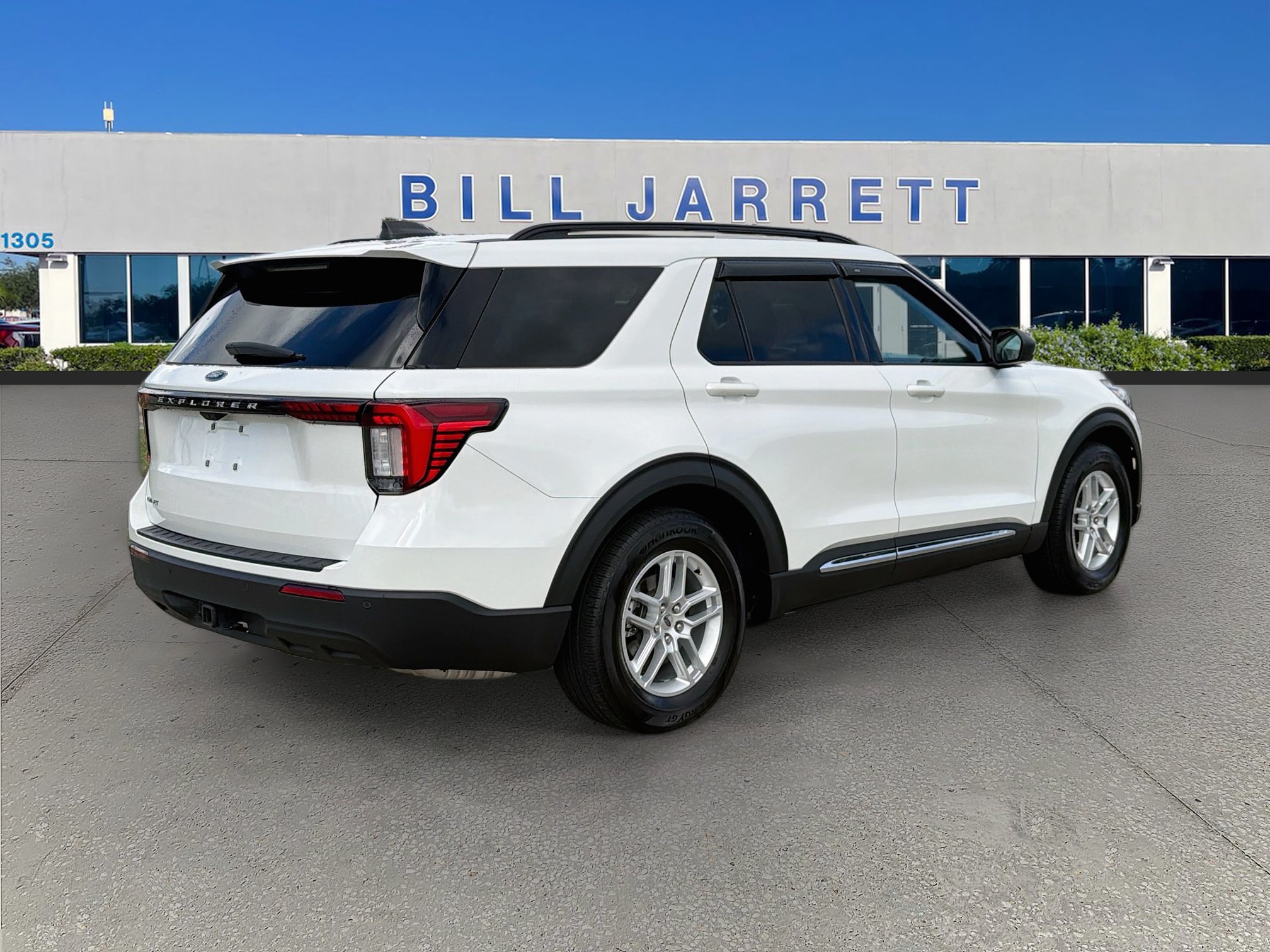 Certified 2025 Ford Explorer Active RWD image 7