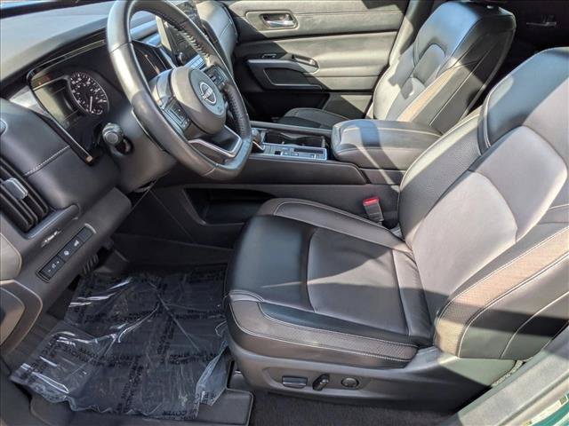 Used 2024 Nissan Pathfinder SL w/ SL Premium Package FWD image 16