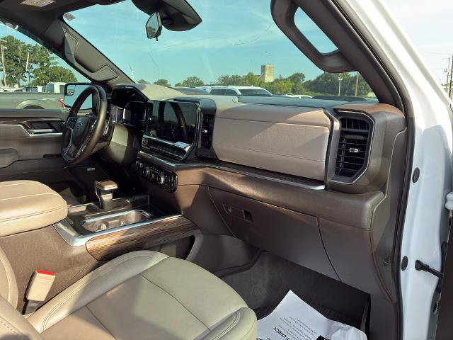 Used 2025 Chevrolet Silverado 1500 LT Trail Boss w/ Convenience Package II AWD/4WD image 14