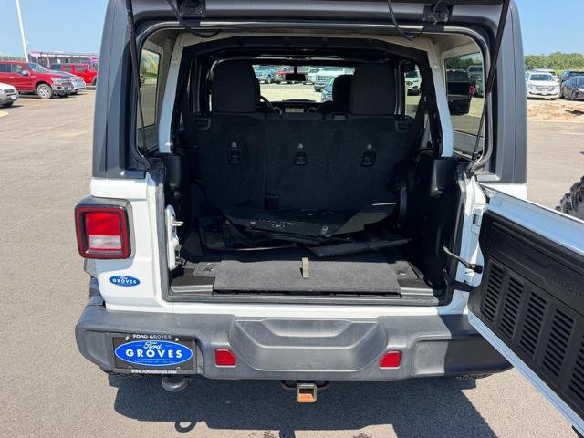 Used 2019 Jeep Wrangler Unlimited Sahara AWD/4WD image 7