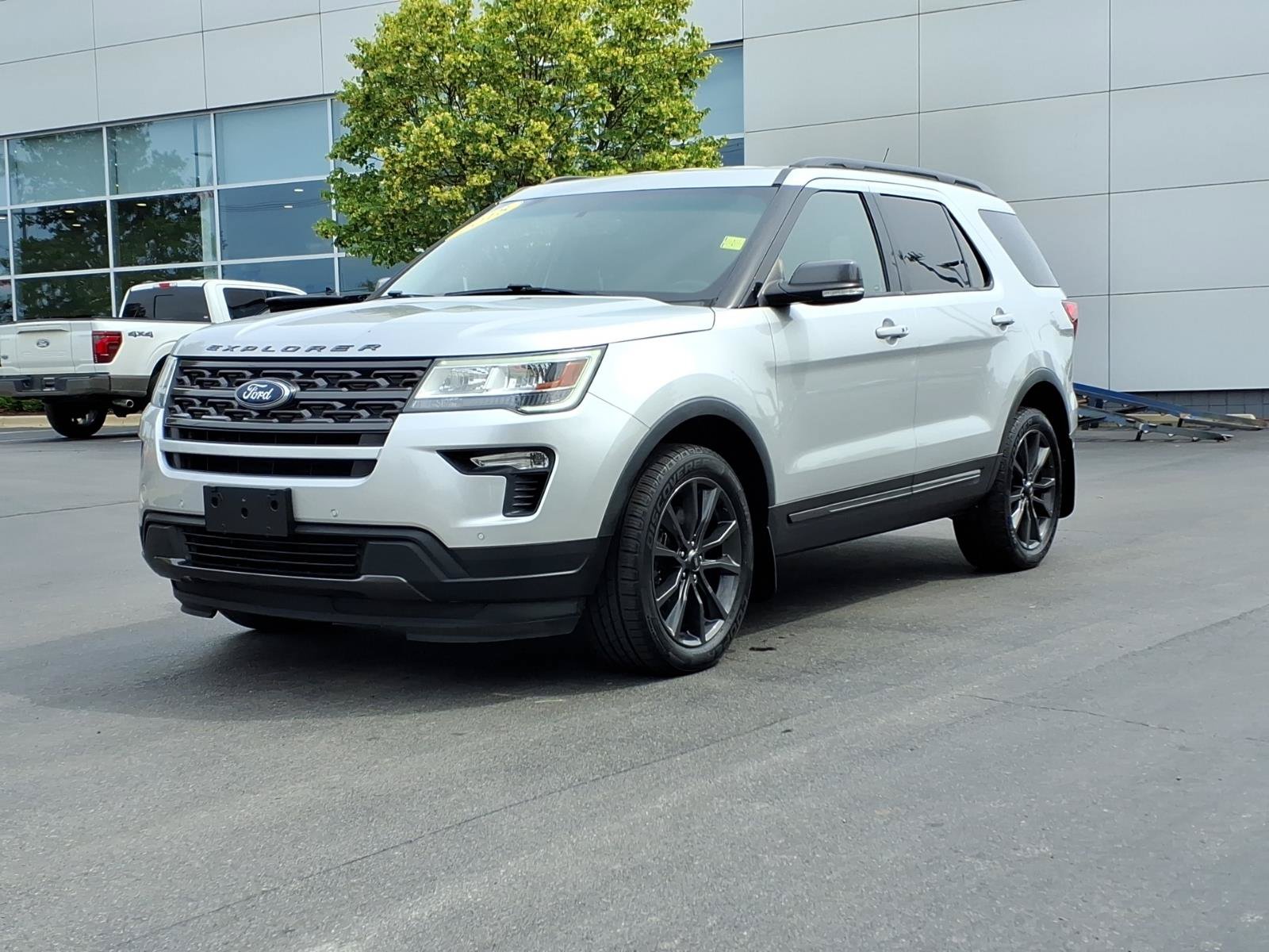 Certified 2018 Ford Explorer XLT w/ Equipment Group 202A AWD/4WD image 1
