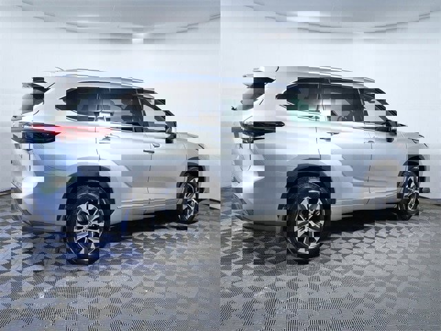 Used 2020 Toyota Highlander XLE image 8