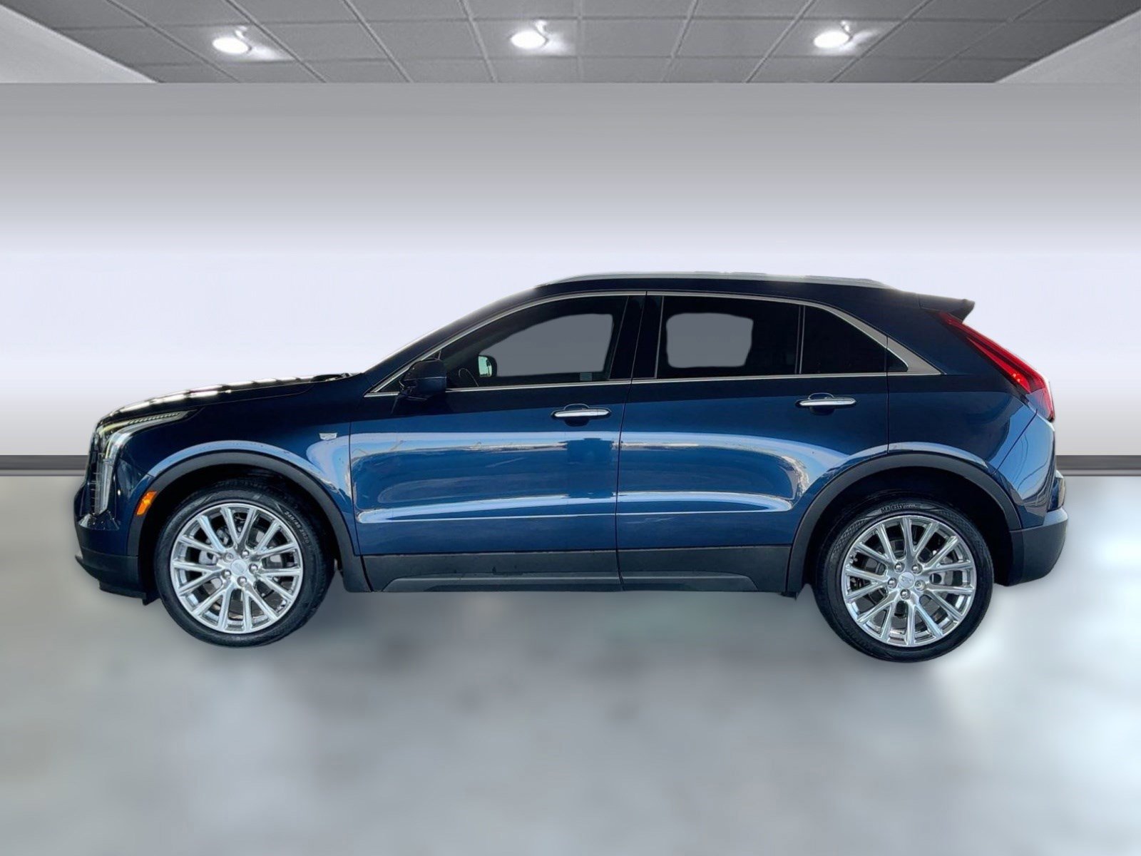 Used 2021 Cadillac XT4 Luxury w/ Cold Weather Package image 2