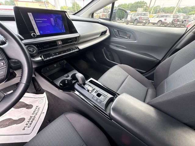 Used 2025 Toyota Prius LE FWD image 16