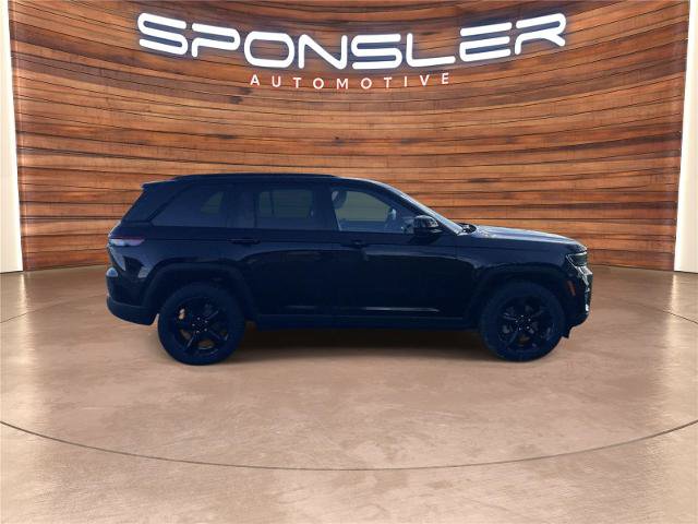 Used 2023 Jeep Grand Cherokee Limited w/ Black Appearance Package AWD/4WD image 8