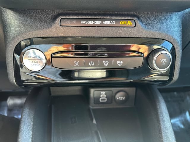 Certified 2025 Ford Escape Platinum AWD/4WD image 17