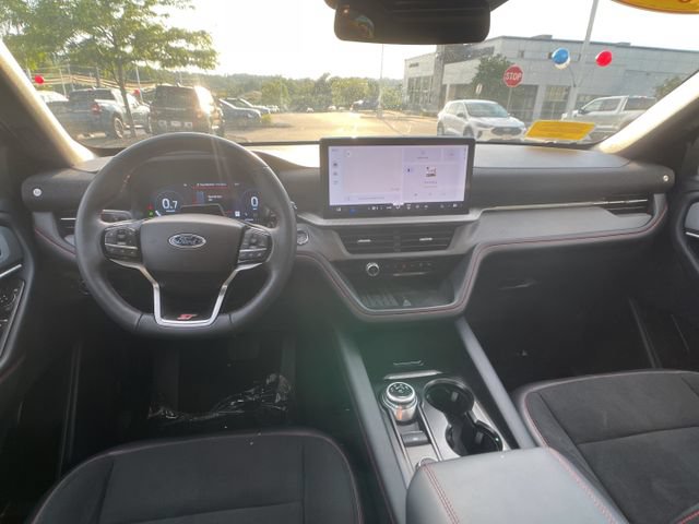 Certified 2025 Ford Explorer ST AWD/4WD image 15
