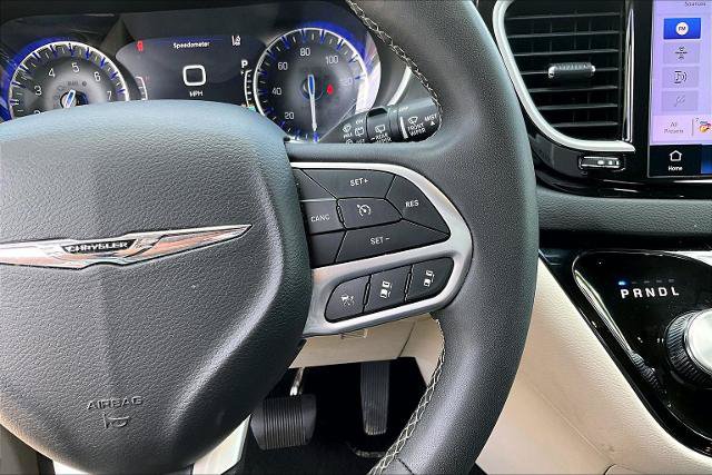 Used 2024 Chrysler Pacifica Touring-L FWD image 19