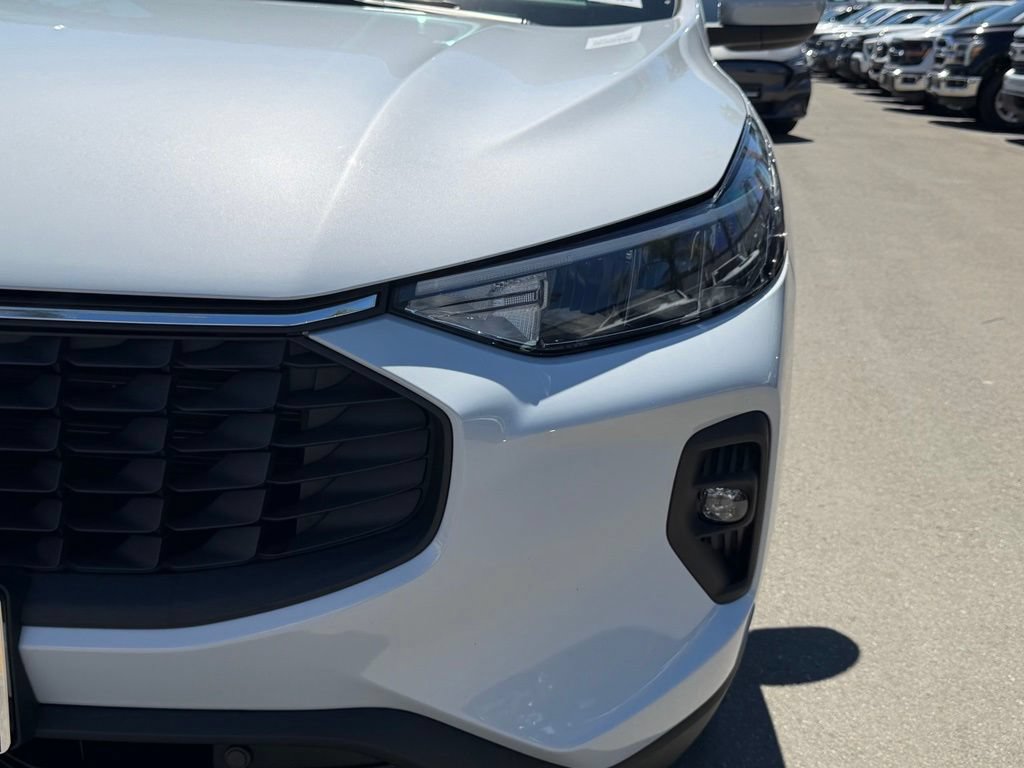 Certified 2025 Ford Escape SE FWD image 15