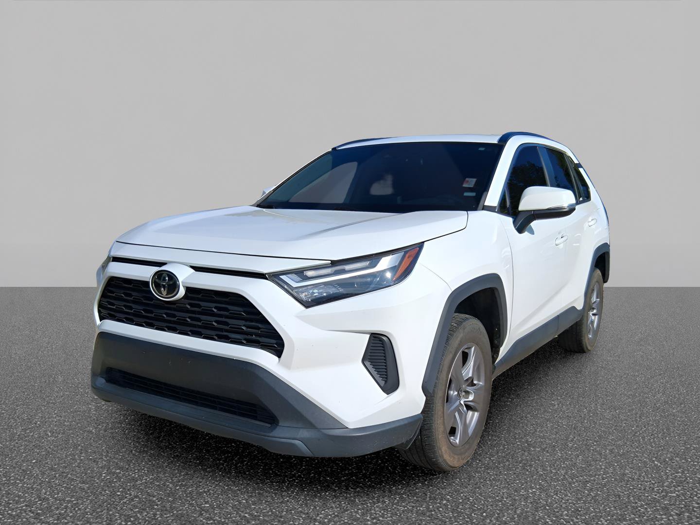 Used 2022 Toyota RAV4 XLE AWD/4WD image 2