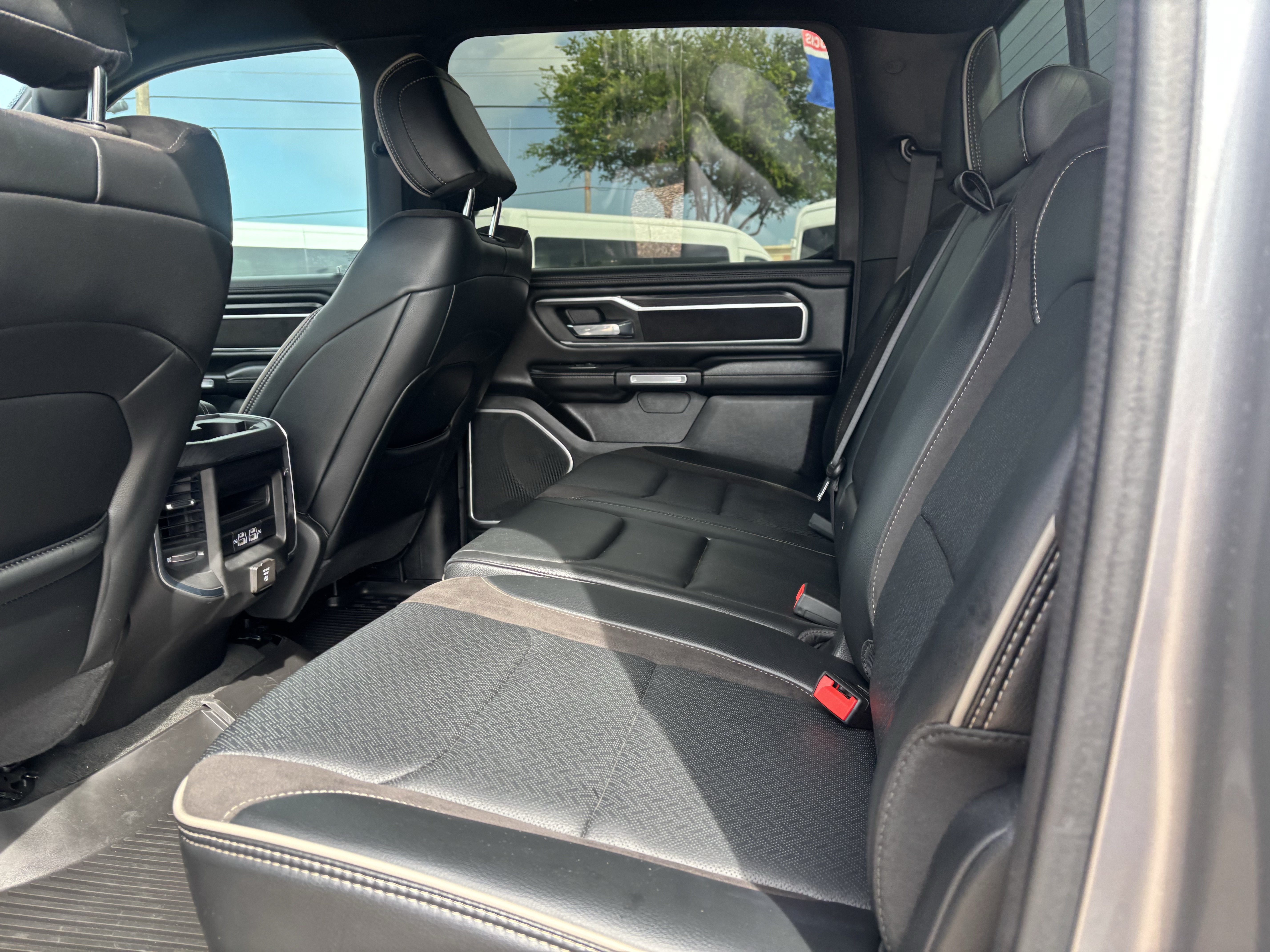 Used 2023 RAM 1500 Laramie AWD/4WD image 15