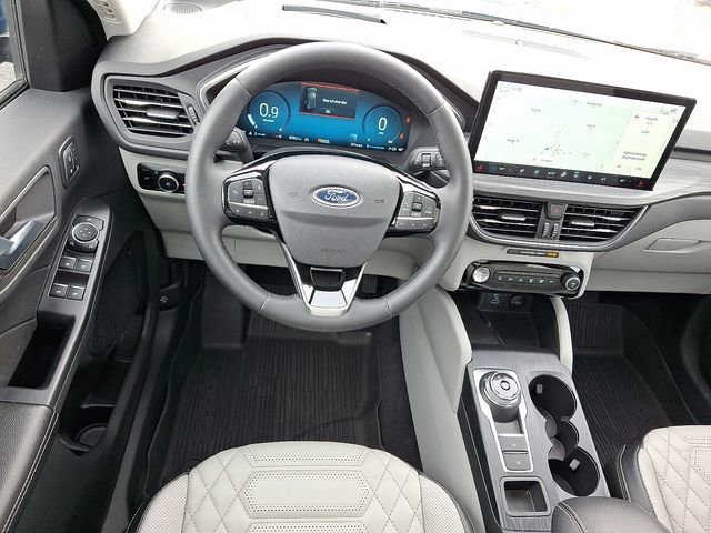Certified 2023 Ford Escape Platinum w/ Premium Technology Package image 11