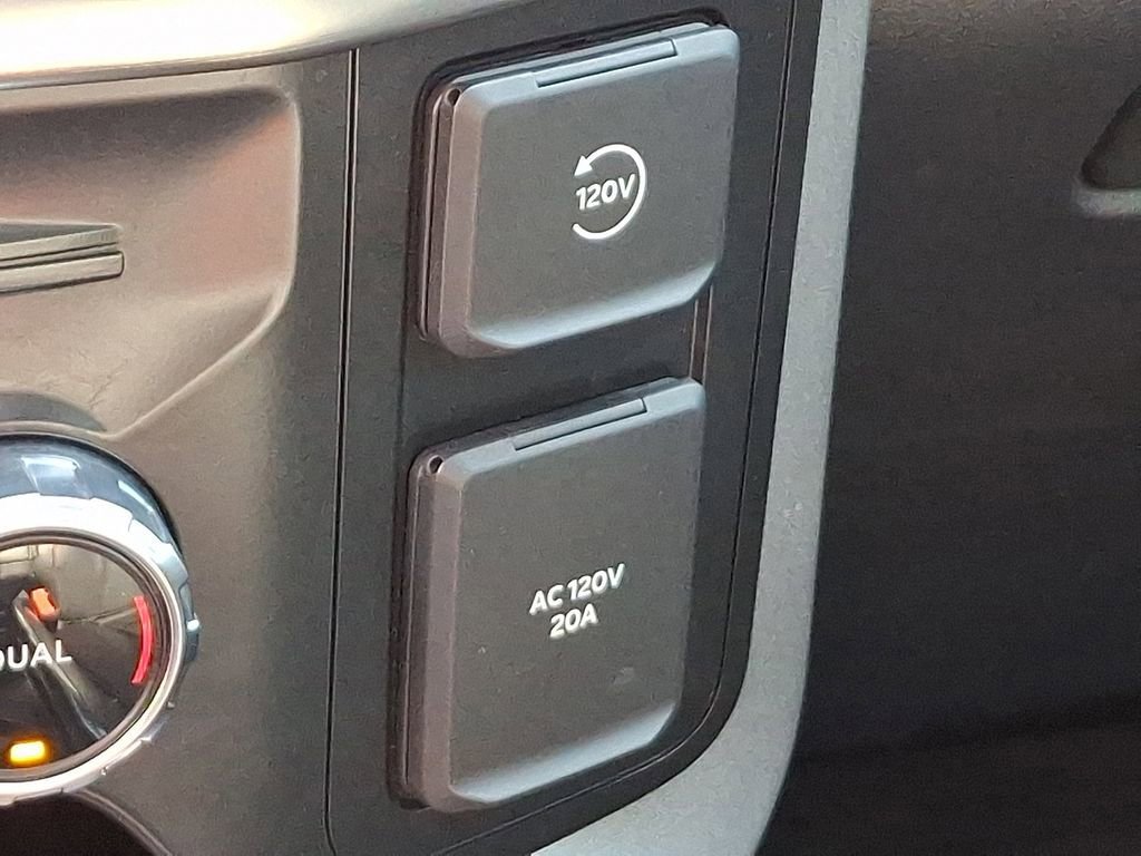 Certified 2022 Ford F150 Lariat w/ Equipment Group 502A High image 26