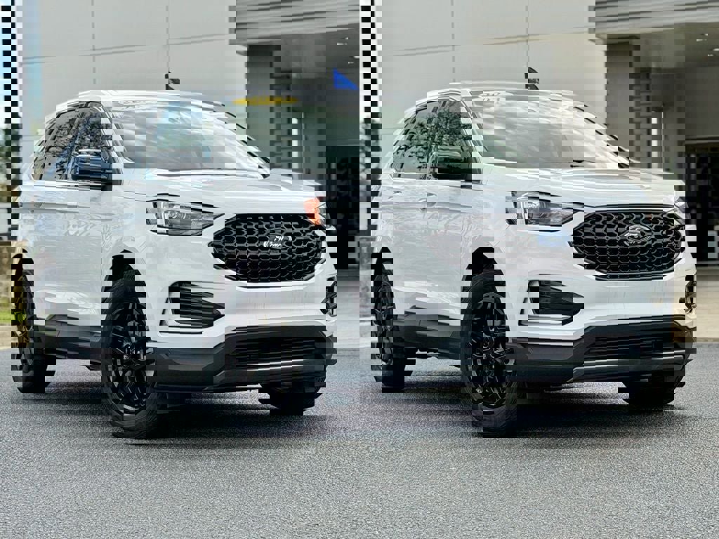 Certified 2023 Ford Edge SEL image 2