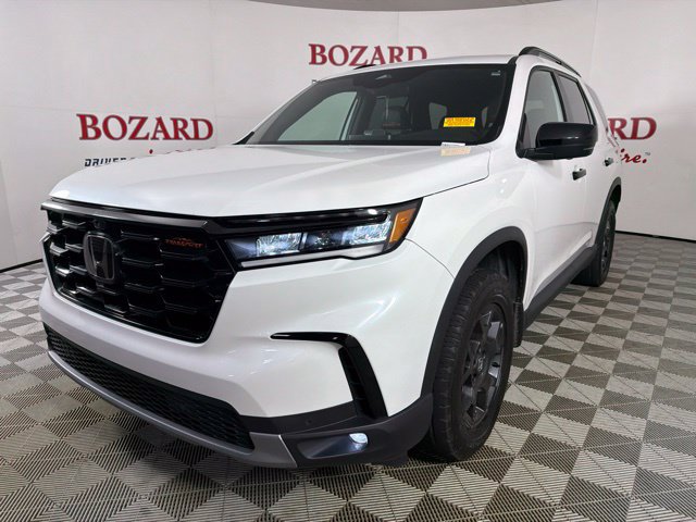 Used 2025 Honda Pilot TrailSport image 5