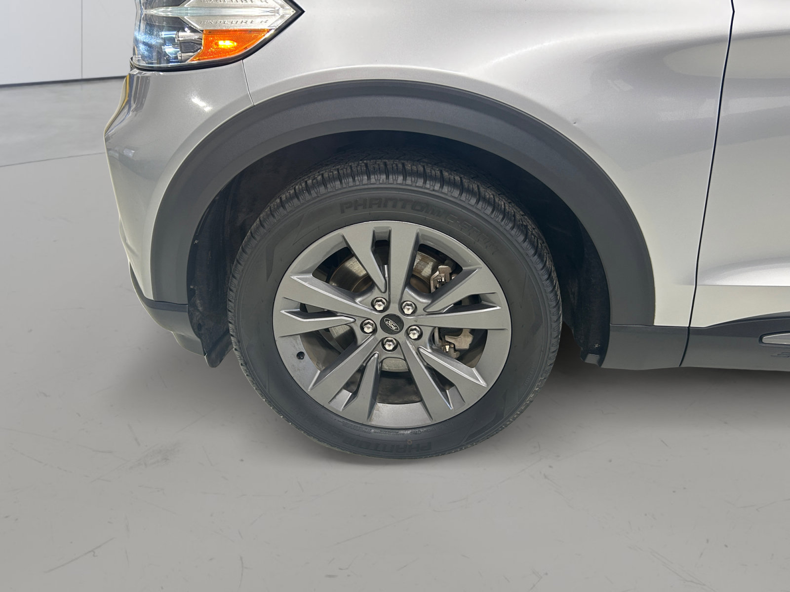 Certified 2021 Ford Explorer XLT w/ Equipment Group 202A RWD image 9