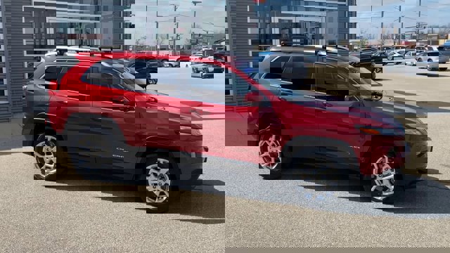 Used 2017 Jeep Cherokee Latitude w/ Safety/Convenience Group AWD/4WD image 3