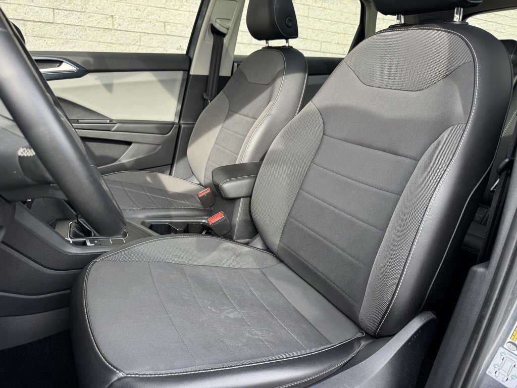 Used 2022 Volkswagen Taos SE w/ Panoramic Sunroof Package image 6