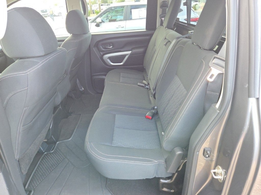 Used 2019 Nissan Titan SV image 4