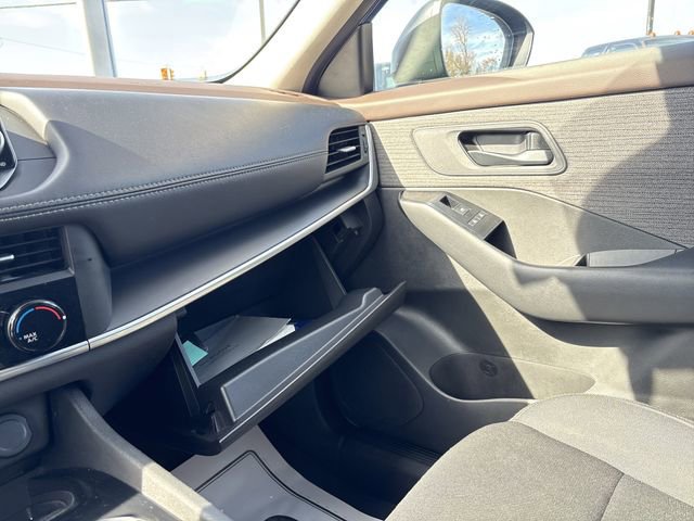 Used 2023 Nissan Rogue S image 41